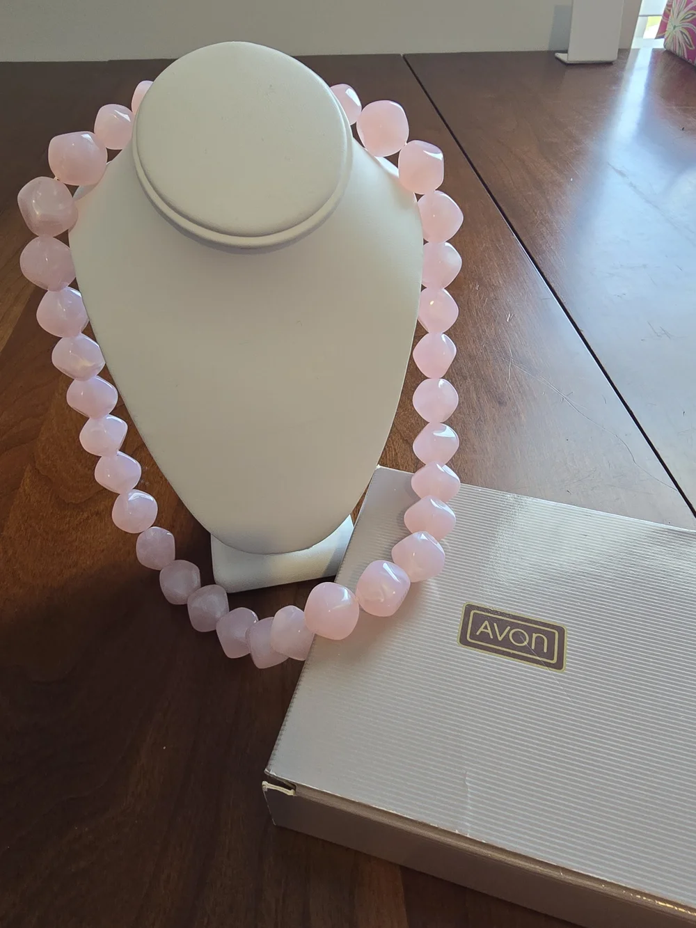 Avon Vintage Pink 💕 Rose Quartz Bead Statement Necklace with Originsl Box! - Picture 2 of 8